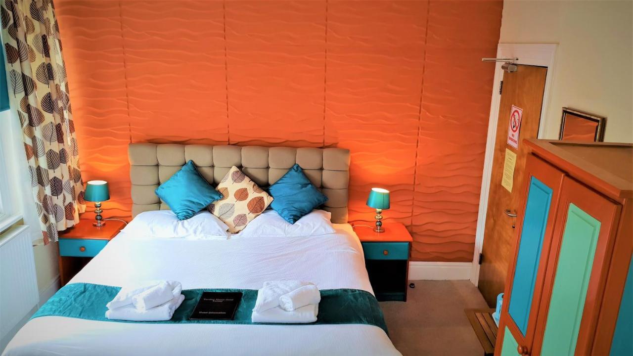טורקוואי Yardley Manor Hotel מראה חיצוני תמונה